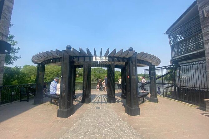 Guided Historical and Cultural Tour in Downtown Paris, ON Canada - Shopping and Art in Downtown Paris