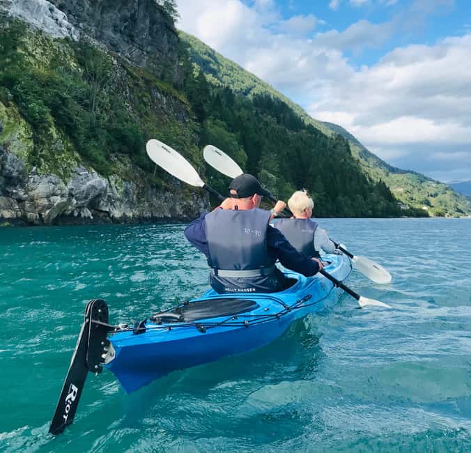Guided Kayak Tour with Lunch by the Fire. Family friendly - What Makes this Kayak Tour in Olden Special?