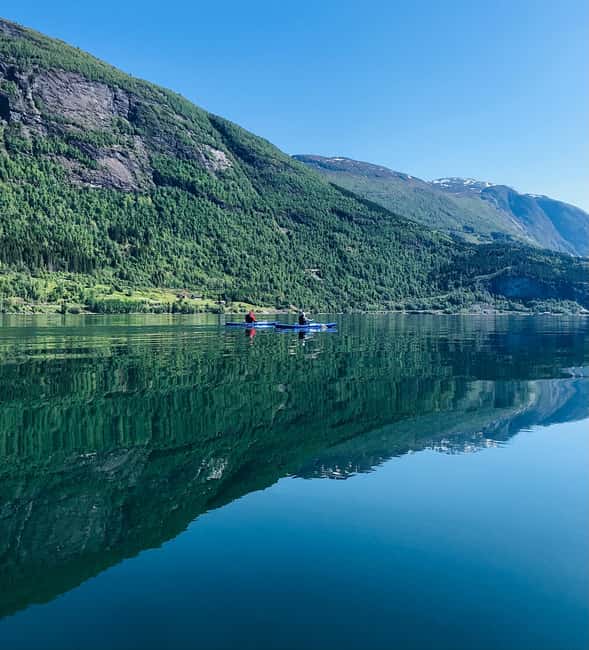 Guided Kayak Tour with Lunch by the Fire. Family friendly - The Kayaking Experience: Navigating Still Waters