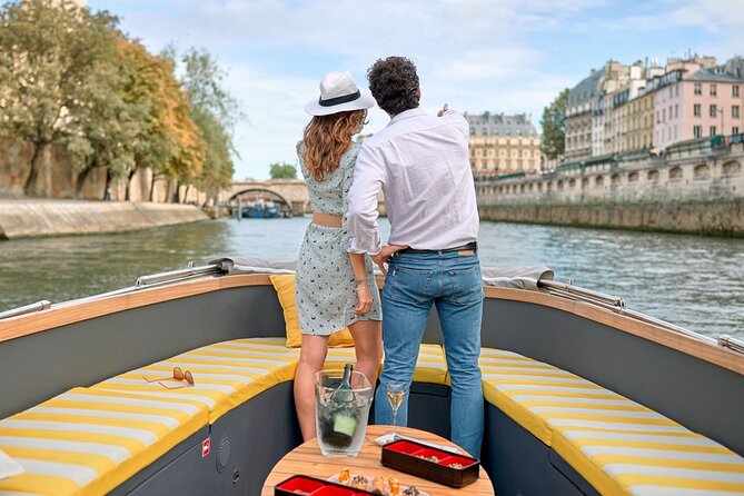 Guided Luxury River Cruise & Walking Tour of Paris' Monuments - Practicalities: Meeting Point, Group Size, and Booking Details