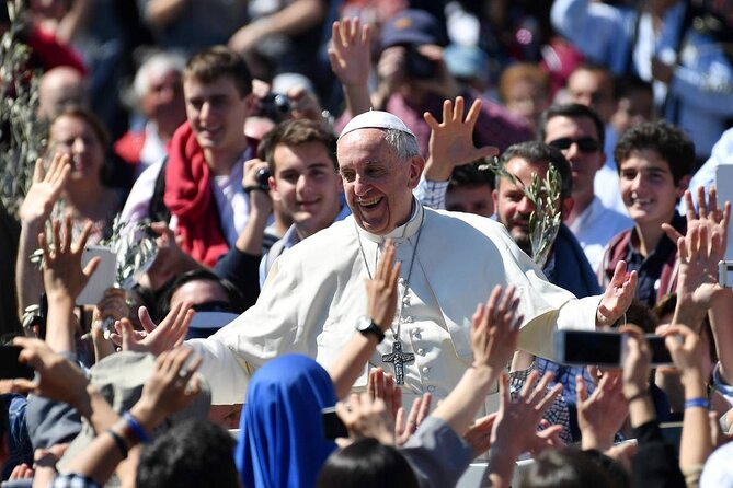 Guided Papal Audience Tour with privileged access - Discover the Guided Papal Audience Tour with Privileged Access in Rome