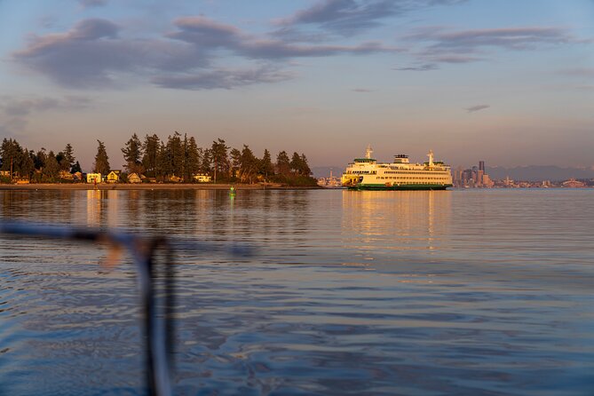Guided Seattle Sailing Adventure from Bainbridge Island - The Scenic Landmarks of Seattle and Beyond