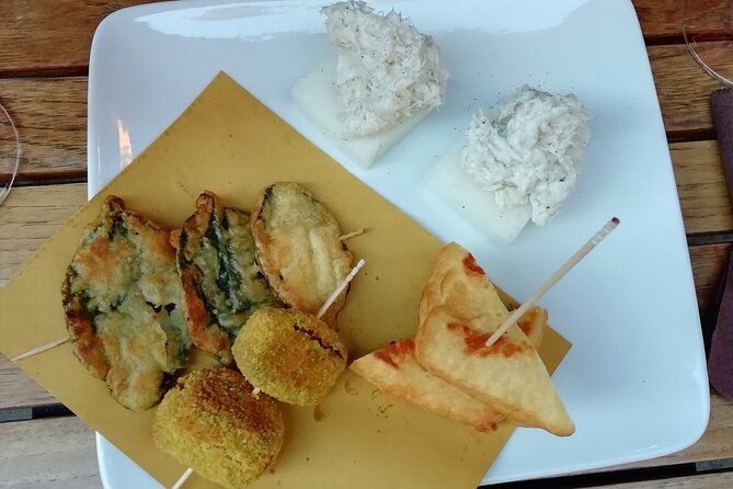 Guided Small Group Kickstart Food Tour of Venice - Hidden Courtyard in Campo San Bortolomio