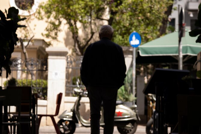 Guided Street Photography Tour in Athens - The Guide’s Expertise and Engaging Approach