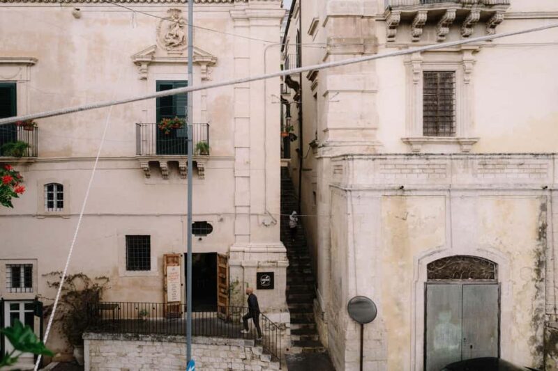 Guided tasting of the "Best Chocolate of Modica." - The Process of Aging Chocolate with Botanicals