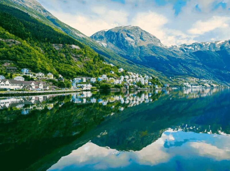 Guided tour: Hardangerfjord, Waterfalls and Ferry crossing - Spectacular Scenery and Rich Highlights in Just 7.5 Hours