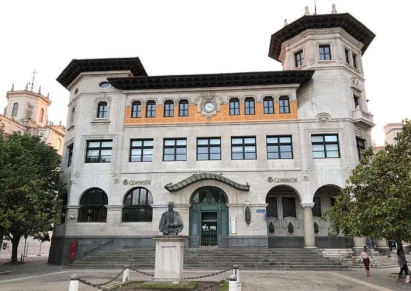 Guided tour in English through the heart of Santander - Engaging Commentary and Local Insights from Lorena