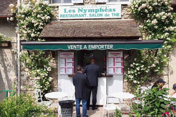 Guided tour Monet's house and gardens/small group - The Guide and Tour Experience