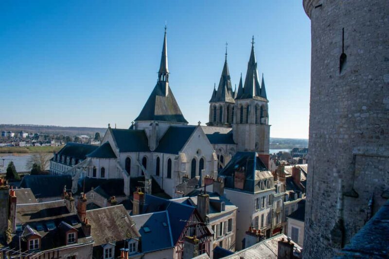 Guided tour of Blois - Walking Through Blois’ Narrow Streets and Medieval Buildings