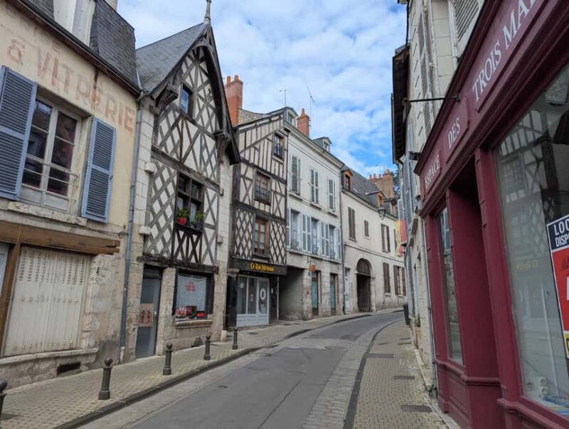 Guided tour of Blois - Local Cafés, Shops, and the City’s Atmosphere