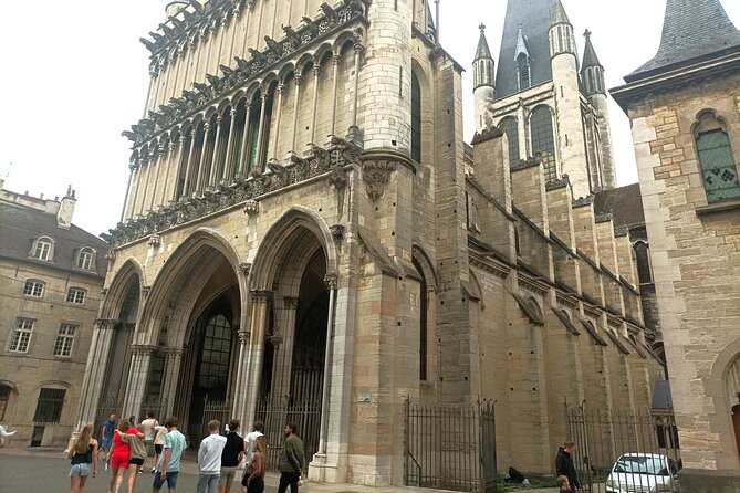Guided tour of Dijon with your private professional guide! - Exploring the Palace of the Dukes of Burgundy and the Historic Heart of Dijon