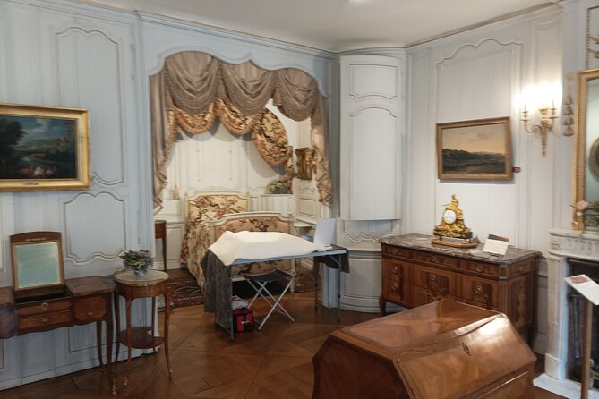 Guided tour of Dijon with your private professional guide! - Discovering the City’s Symbol: The Owl of Dijon