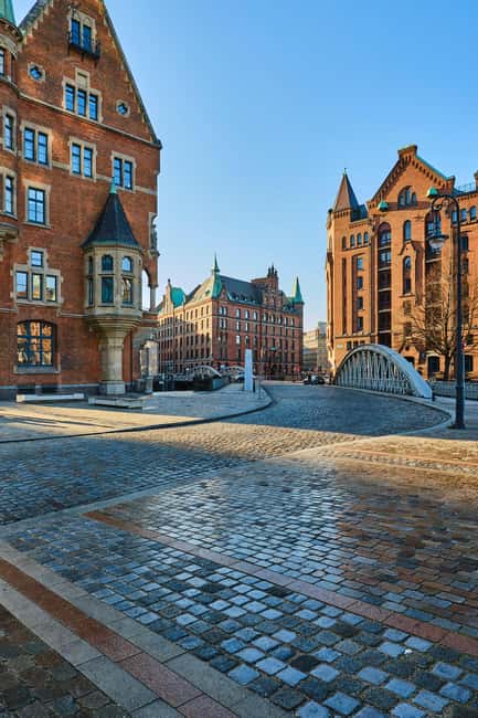 Guided tour of Hamburg's Speicherstadt - warehouse, free port & duty-free - Water and Architecture: Kehrwiederfleet and Wasserschloss