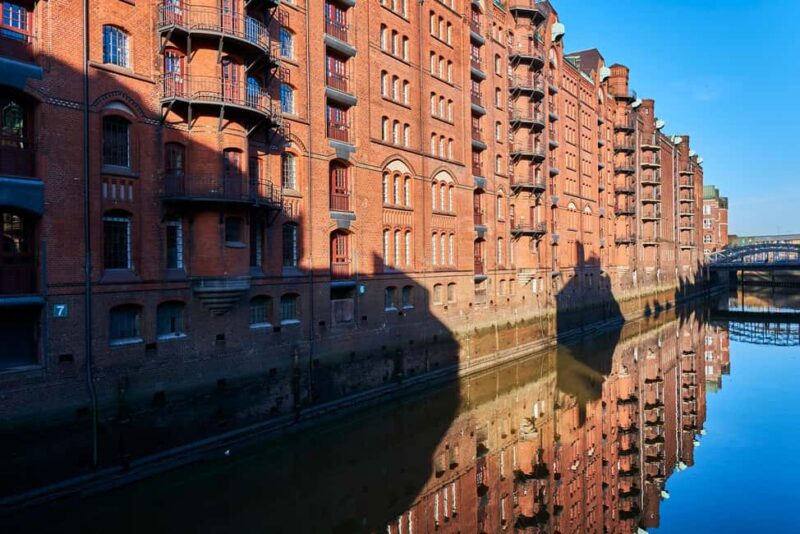 Guided tour of Hamburg's Speicherstadt - warehouse, free port & duty-free - Insights into Warehouse Workers and Their Roles