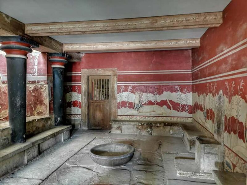 Guided tour of Knossos Palace in Spanish - The Meeting Point at Capsis Astoria Heraklion