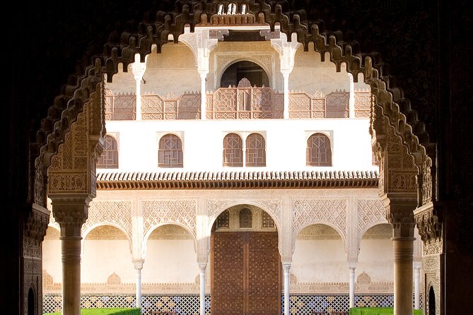 Guided tour of La Alhambra with tickets included - Timing and Pacing: A Comfortable 3-Hour Tour