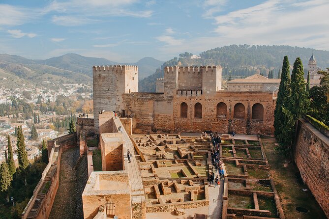 Guided tour of La Alhambra with tickets included - Value for Money: Full Tickets and Expert Guidance Included