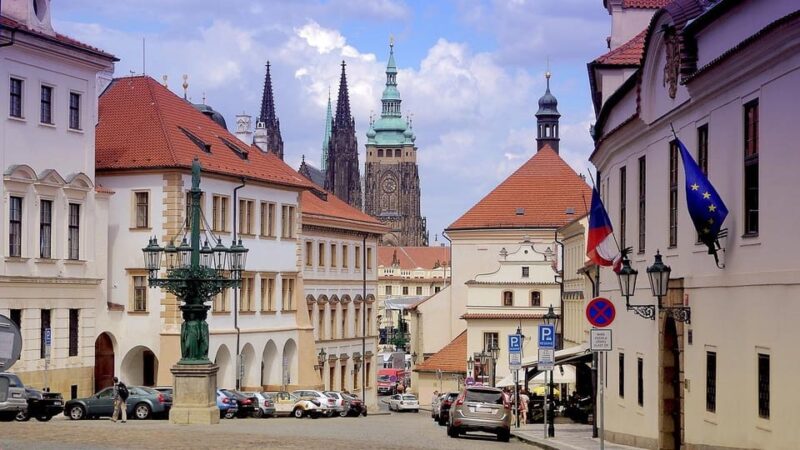Guided Tour of Malá Strana and Hradany - Inside the Castle Grounds and San Vitus Cathedral