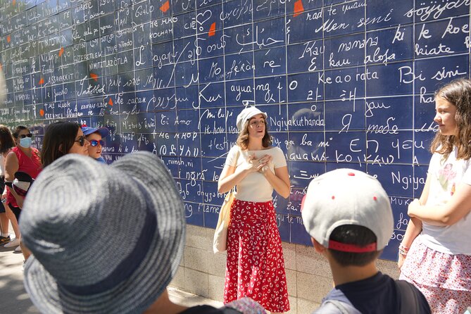 Guided tour of Montmartre in songs with a professional - Starting Point at Place des Abbesses and the First Impressions