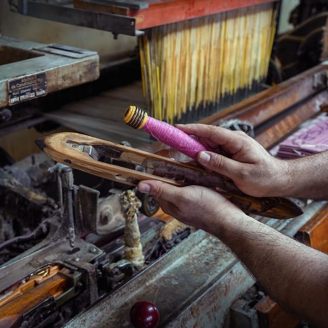 Guided tour of our textile laboratory and practical test - Logistics and Group Experience