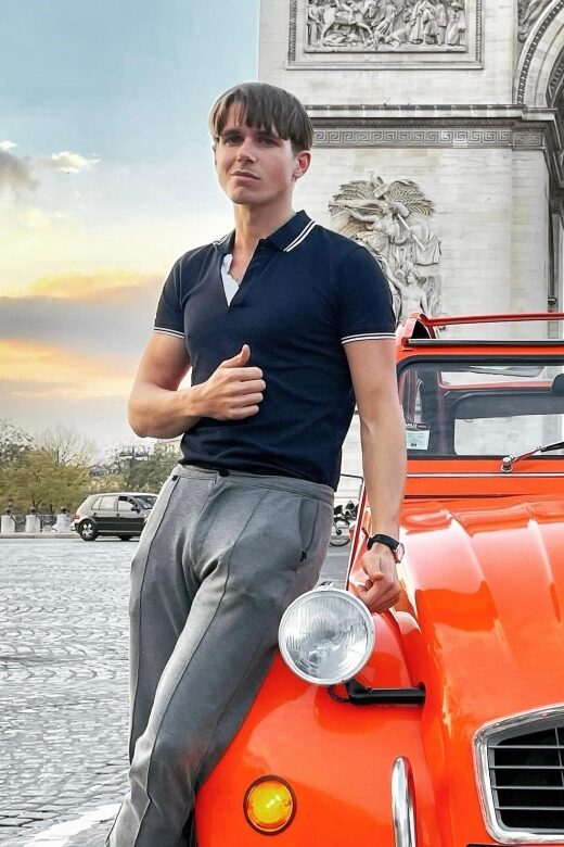 Guided Tour of Paris in Citroën 2CV - The Unique Charm of the Citroën 2CV Tour