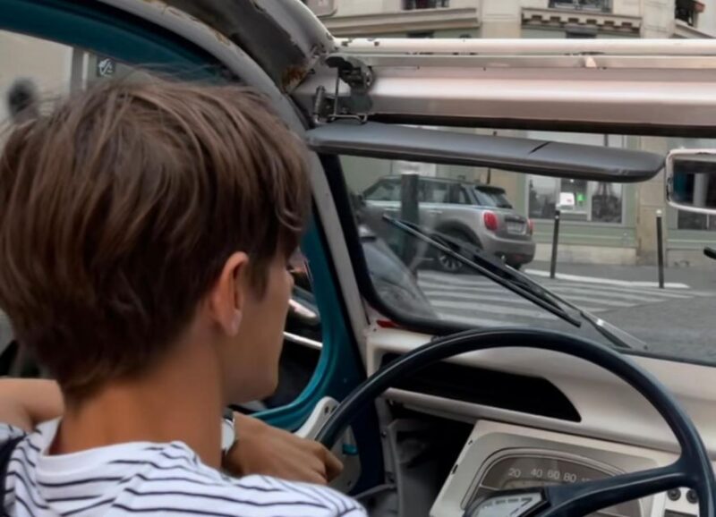 Guided Tour of Paris in Citroën 2CV - The Experience of a Vintage Car with a Local Touch