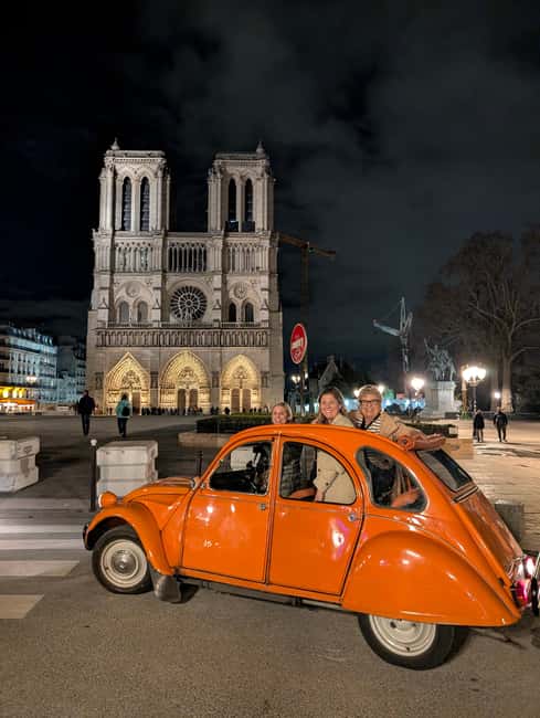 Guided tour of Paris' most famous monuments in a vintage car! - The Eiffel Tower and Surrounding Highlights