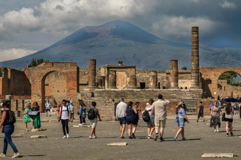 Guided tour of Pompeii ruins and Naples historic center - Key Points