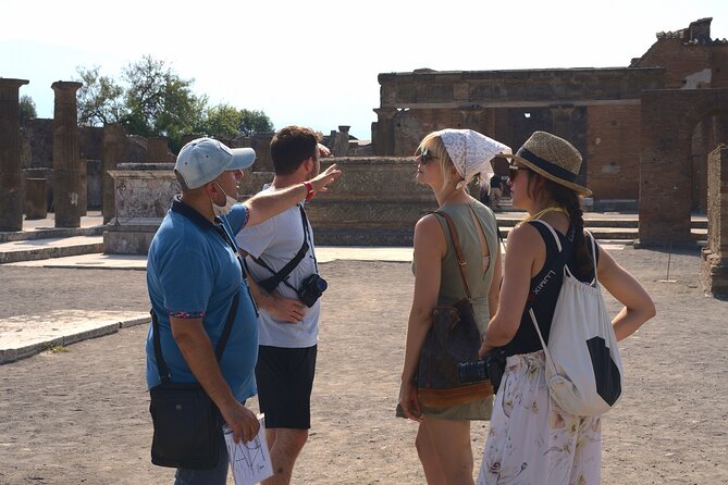 Guided Tour of Pompeii Ruins with Lunch and Wine - Pacing and Group Size for an Enjoyable Experience