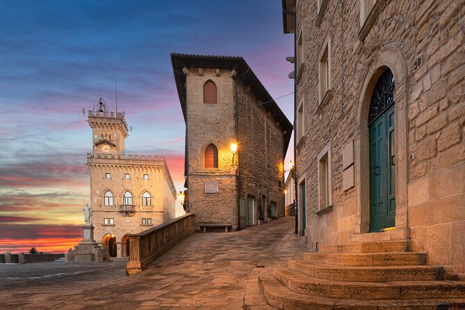 Guided Tour of San Marino at Sunset with aperitif included - Key Points