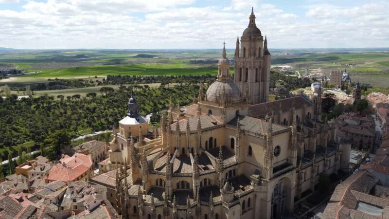 Guided tour of Segovia in Spanish: Cathedral and Alcázar - Discover Segovia’s Iconic Monuments with a Guided Spanish Tour