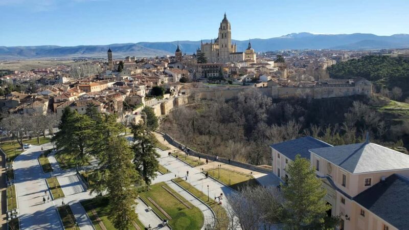 Guided tour of Segovia in Spanish: Cathedral and Alcázar - Key Points
