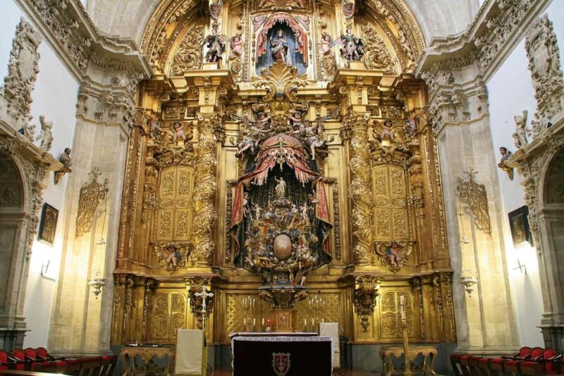 Guided tour of Segovia in Spanish: Cathedral and Alcázar - Unique Features: The Cathedral’s Cloister and Exterior Details