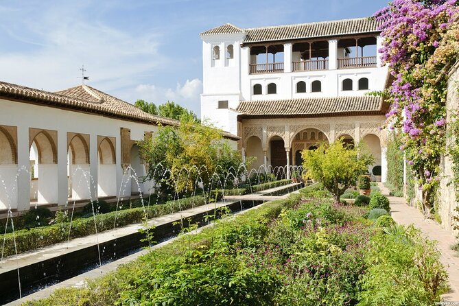 Guided tour of the Alhambra: Generalife and its gardens - Pacing, Group Size, and Accessibility