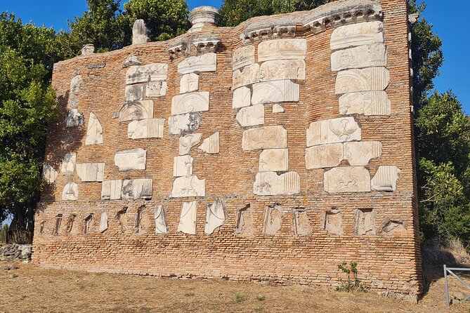 Guided tour of the Appia Antica by E-bike with aperitif - Exploring the Baths of Caracalla
