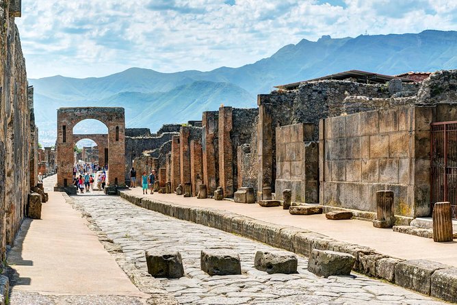 guided tour of the archaeological excavations of Pompeii - Key Points
