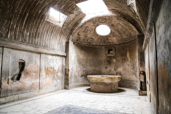 guided tour of the archaeological excavations of Pompeii - Exploring Pompeii’s Open-Air Museum