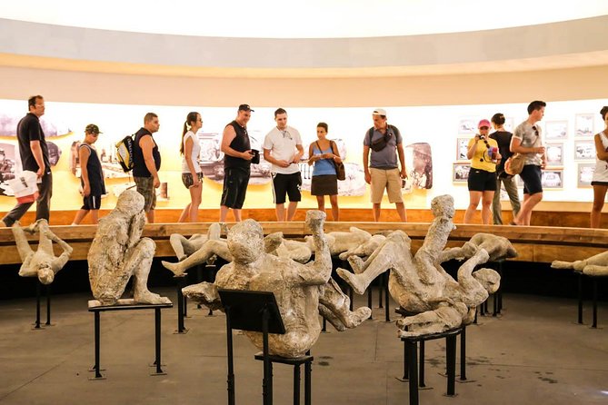 guided tour of the archaeological excavations of Pompeii - Insights into Roman Daily Life and Politics