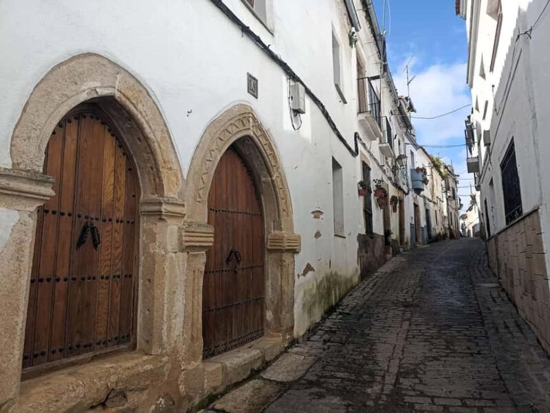 Guided tour of the Castillo de Luna and the Villa Adentro de Alburquerque - Walking Through Alburquerque’s Historic Streets and Walls