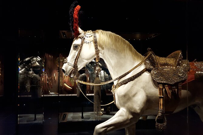 Guided tour of the castle with an introduction to architecture and the Dresden stable yard - Practical Details and Group Size
