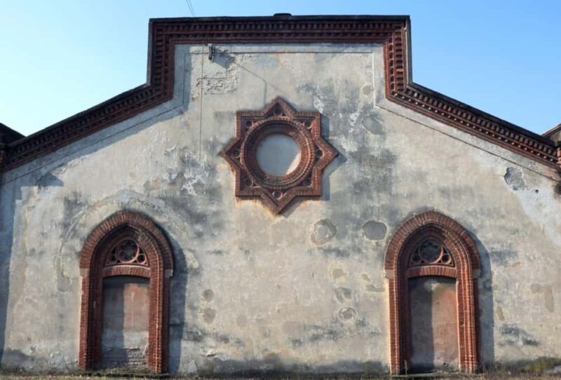 Guided tour of the Crespi d'Adda Workers' Village: discover its secrets and curiosities - Exploring Crespi dAddas Worker and Manager Residences