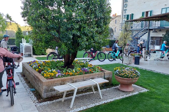 Guided tour of the historic center of Perugia - Visiting the Etruscan Arch and Its Secrets
