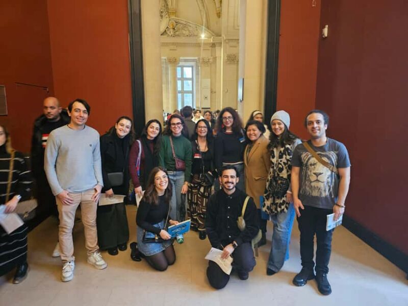 Guided tour of the Louvre Museum in Portuguese (ticket not included) - Interactive and Educational Activities for Families
