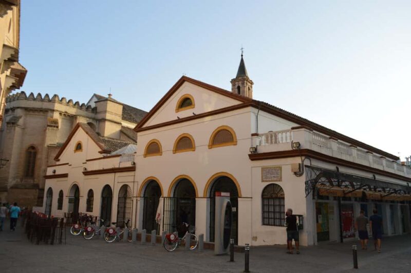 Guided tour of the Macarena neighborhood - Admiring the Basilica de la Macarena
