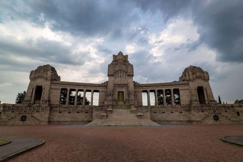 Guided tour of the Monumental Cemetery in Bergamo - Exploring the Famedio and Its Famous Resting Places