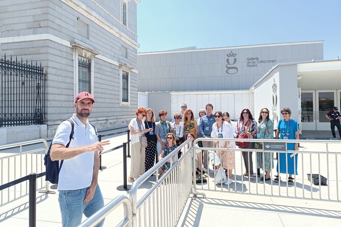 Guided tour of the Royal Collections Gallery in Madrid - Practicalities: Meeting Point, Group Size, and Accessibility