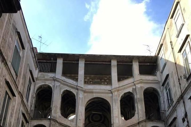 Guided tour of the Sanità District with an art expert - Discovering Palazzo Dello Spagnolo’s Architectural Marvels