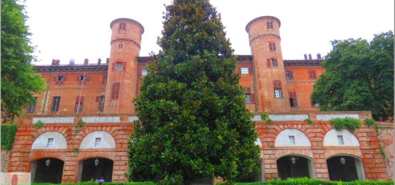 Guided tour of the Secrets of Moncalieri Castle: Ancient Infusions - The Reenactments and Their Role in the Experience
