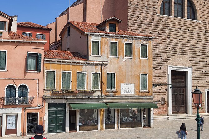 Guided Tour of Venice City Highlights for Kids & Families - Exploring Campo San Bartolomeo and Local Venues
