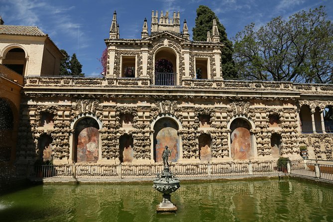 Guided Tour Sevilla Alcázar - Starting Point at Seville Tourist Office